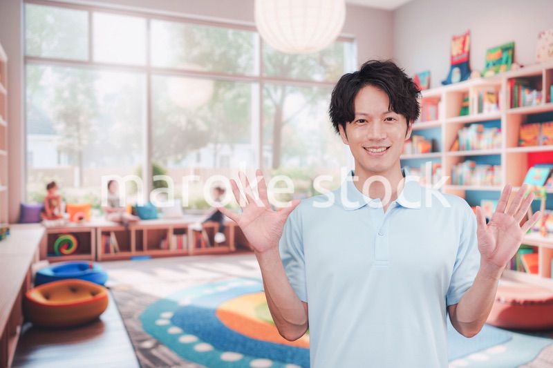 保育園で働く男性の保育士