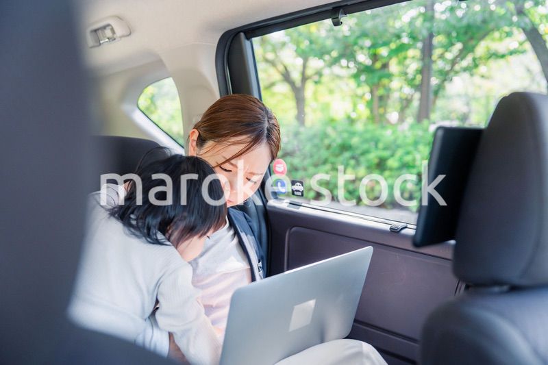 子どもが突然熱を出してタクシーでお迎えに行くワーママ