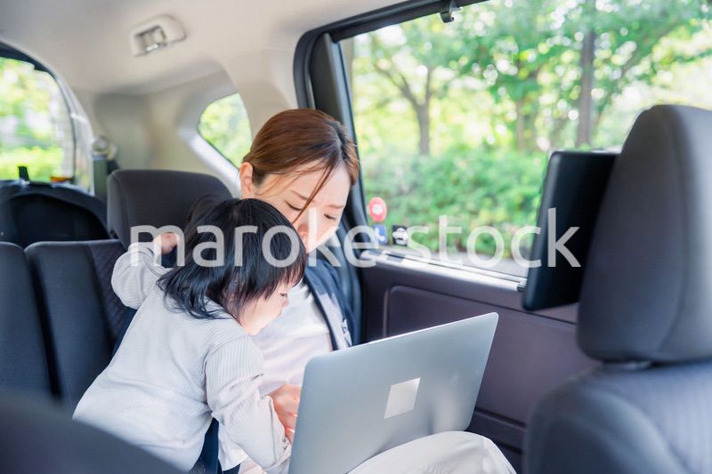 子どもが突然熱を出してタクシーでお迎えに行くワーママ