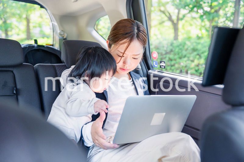 子どもが突然熱を出してタクシーでお迎えに行くワーママ