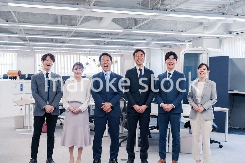 ビジネスパーソン集合写真（オフィス）