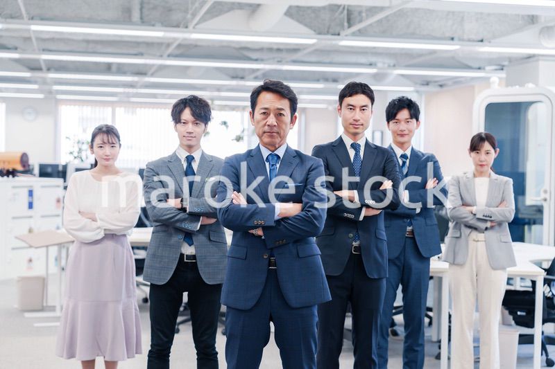 ビジネスパーソン集合写真（オフィス）