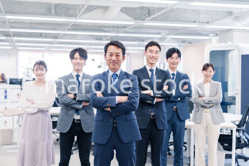 ビジネスパーソン集合写真（オフィス）
