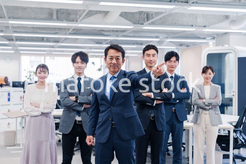 ビジネスパーソン集合写真（オフィス）