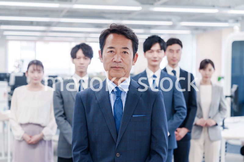 ビジネスパーソン集合写真（オフィス）