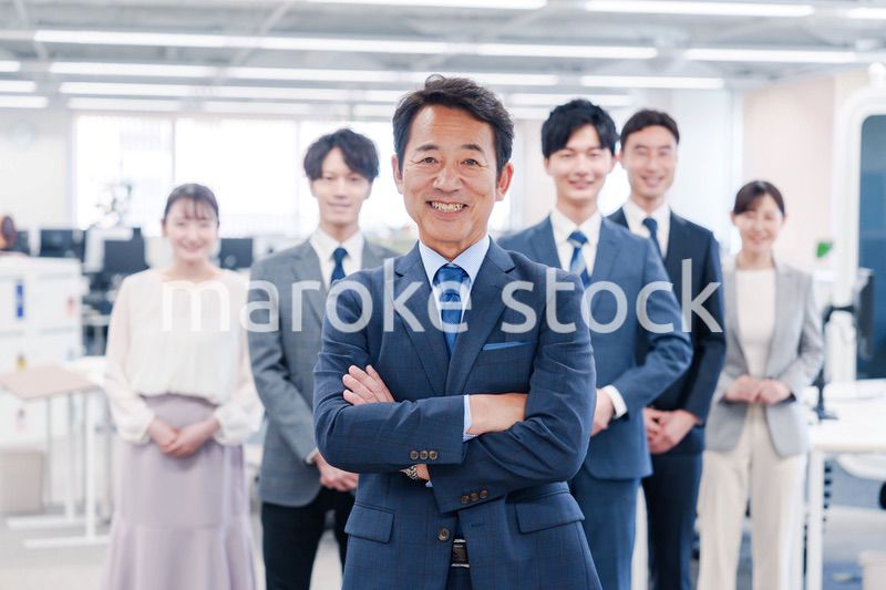 ビジネスパーソン集合写真（オフィス）