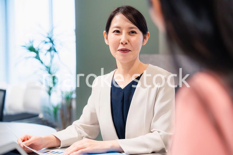 会社で活躍する女性管理職