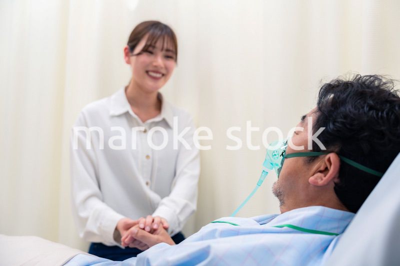 人工呼吸器をつけた男性と病院に駆けつけた家族