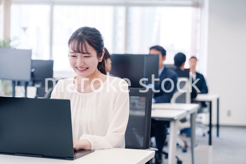 明るい雰囲気のオフィス