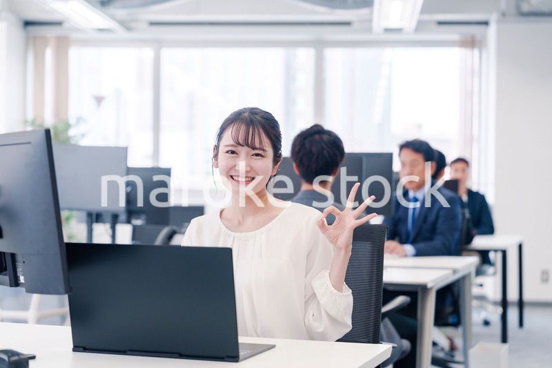 明るい雰囲気のオフィス