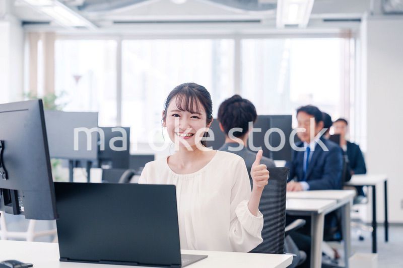 明るい雰囲気のオフィス