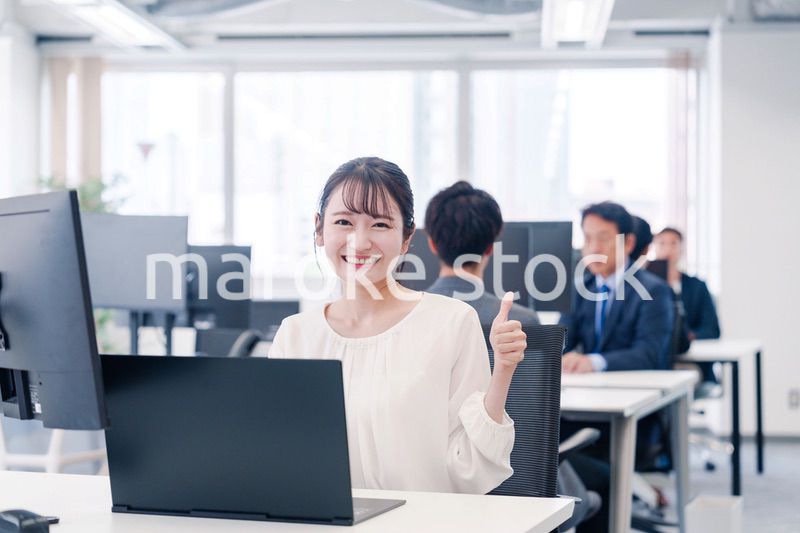 明るい雰囲気のオフィス