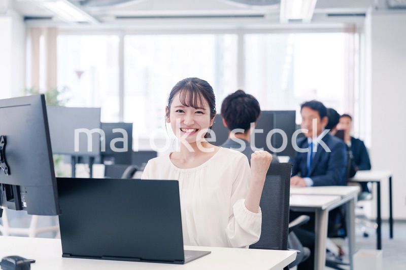 明るい雰囲気のオフィス