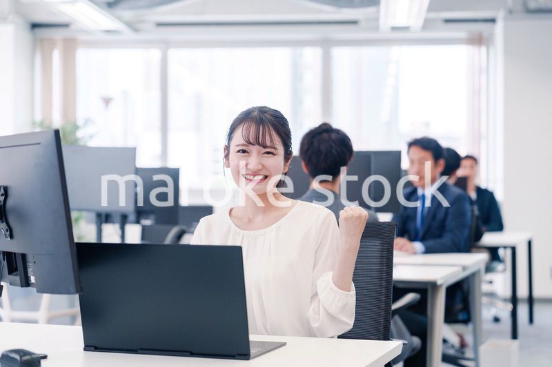 明るい雰囲気のオフィス