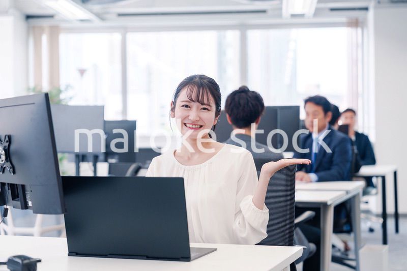 明るい雰囲気のオフィス