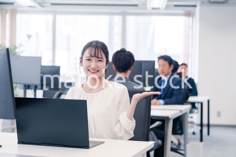 明るい雰囲気のオフィス