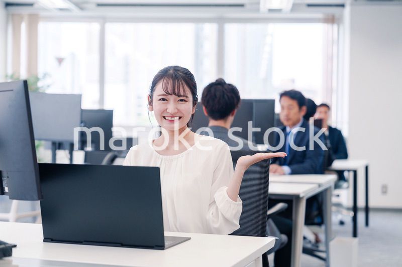 明るい雰囲気のオフィス