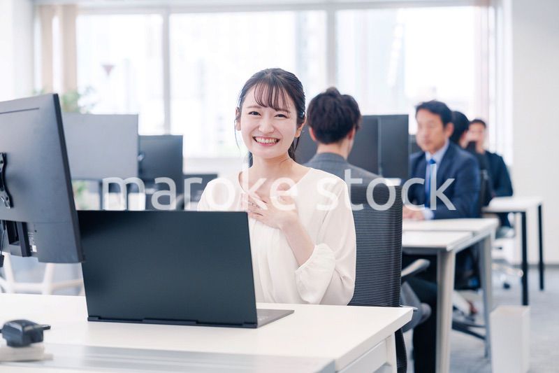 明るい雰囲気のオフィス