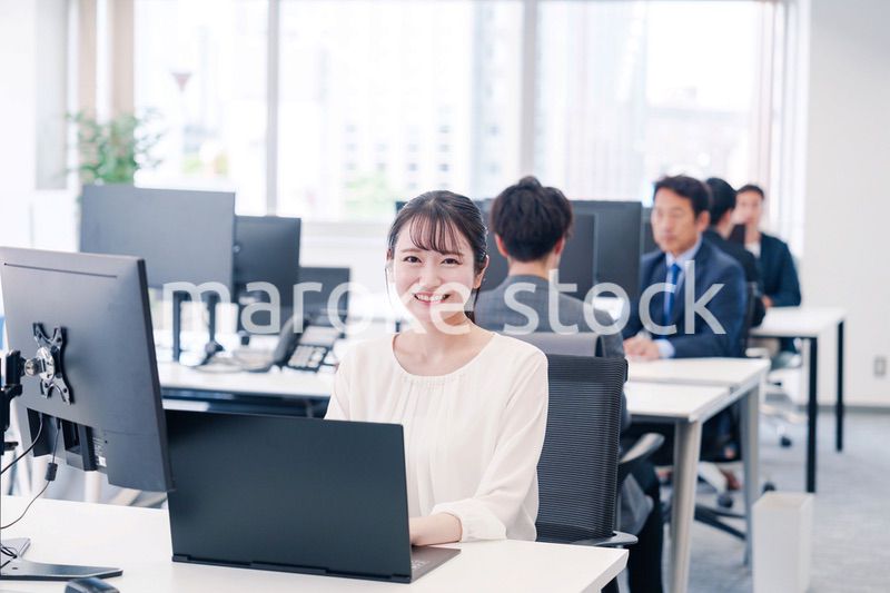 明るい雰囲気のオフィス