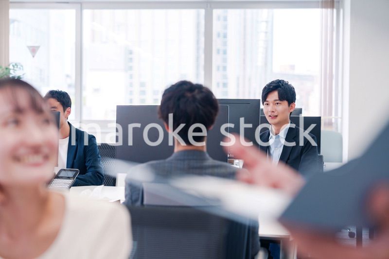 明るい雰囲気のオフィス