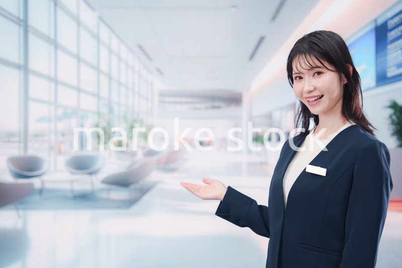 オフィスの受付で働く受付嬢