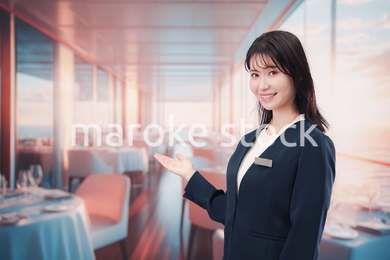 クルーズ船の船内で働く若い女性のクルー