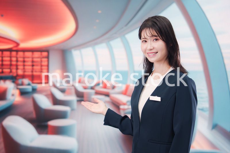 クルーズ船の船内で働く若い女性のクルー