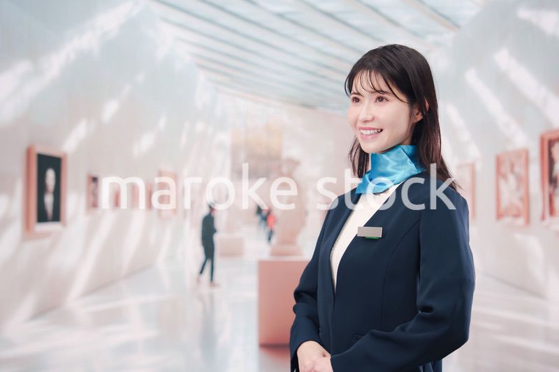 美術館・博物館で働く若い女性