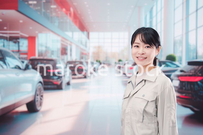 カーディーラーで働く整備士の女性