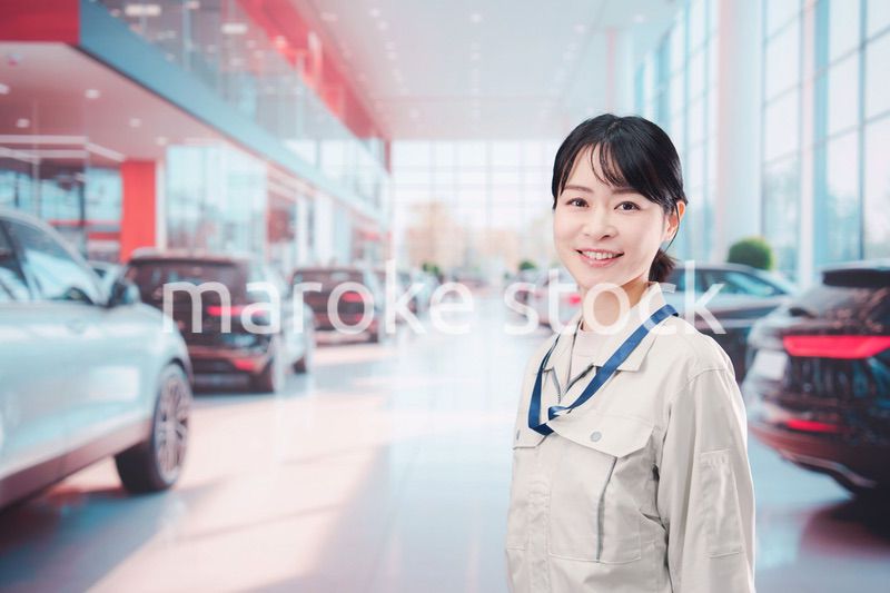 カーディーラーで働く整備士の女性