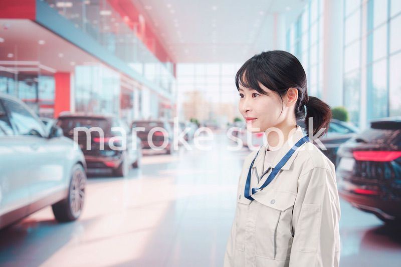 カーディーラーで働く整備士の女性