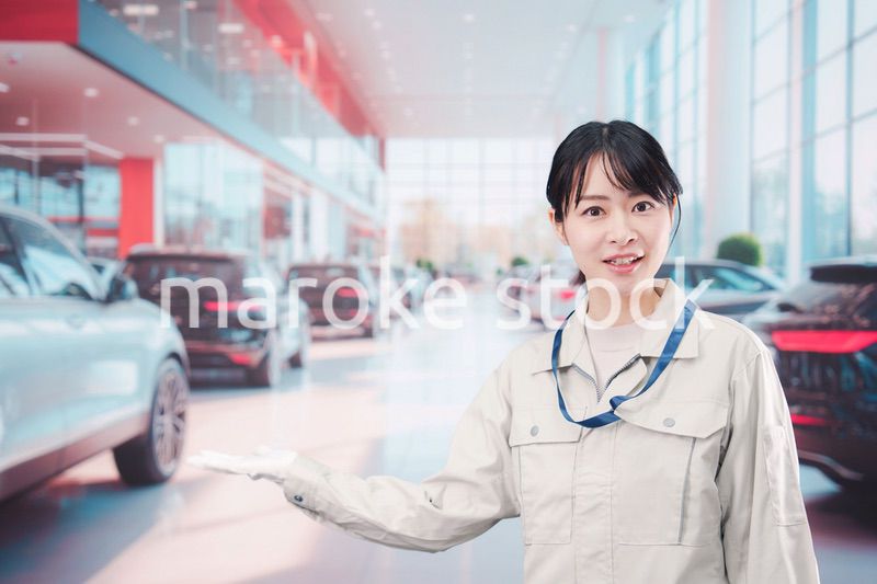 カーディーラーで働く整備士の女性