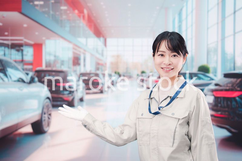 カーディーラーで働く整備士の女性