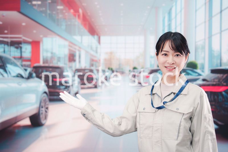 カーディーラーで働く整備士の女性