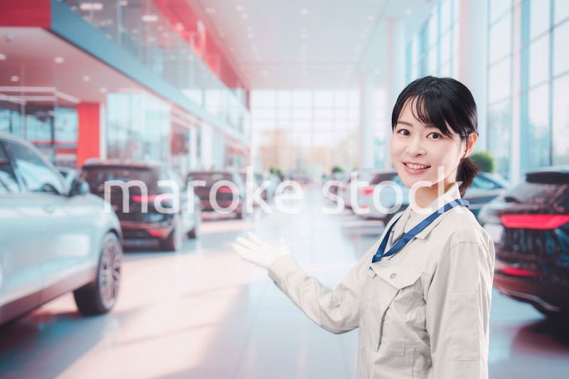カーディーラーで働く整備士の女性