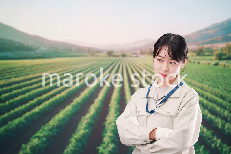 畑で悩む農家の若い女性
