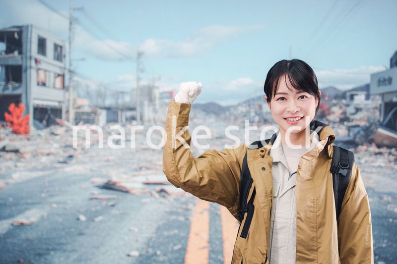 災害で被災し避難をする女性