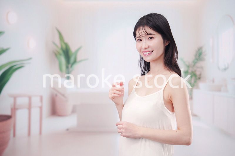 ビューティーサロンで自分磨きをする女性