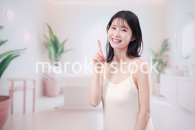 ビューティーサロンで自分磨きをする女性