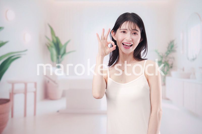 ビューティーサロンで自分磨きをする女性