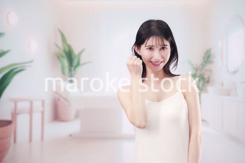 ビューティーサロンで自分磨きをする女性