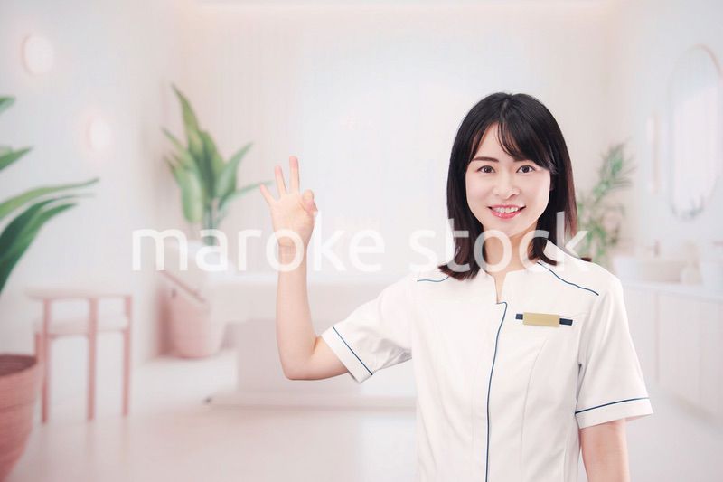 エステサロンで働く若い女性スタッフ