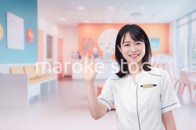 小児科のクリニックで働く若い女性
