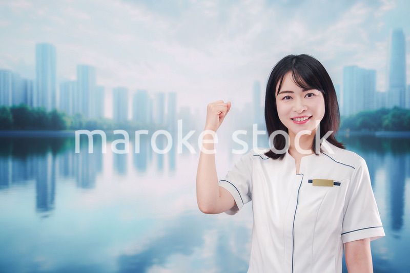 笑顔の若い歯科衛生士の女性