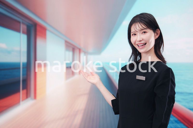 クルーズ船で働く若い女性のクルー