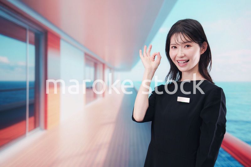 クルーズ船で働く若い女性のクルー