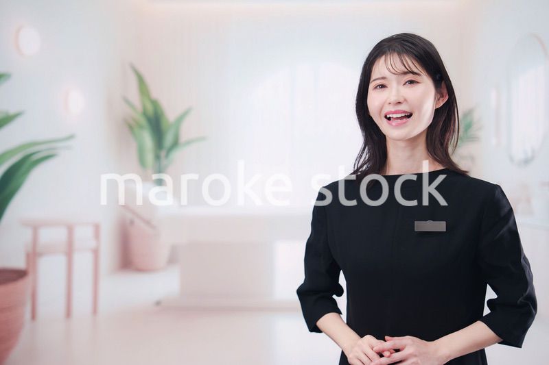 サロンで働く若い女性のスタッフ