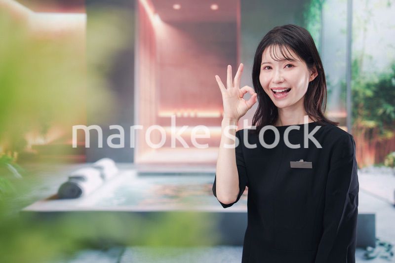 スパで働く若い女性