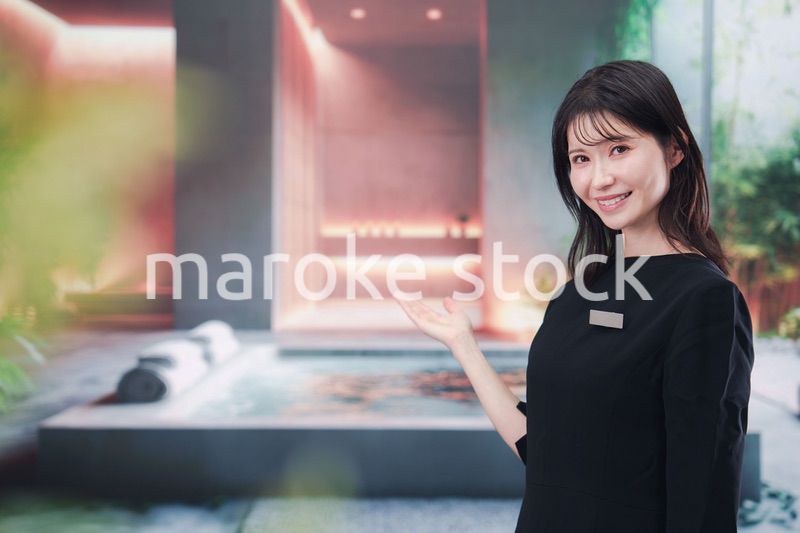 スパで働く若い女性