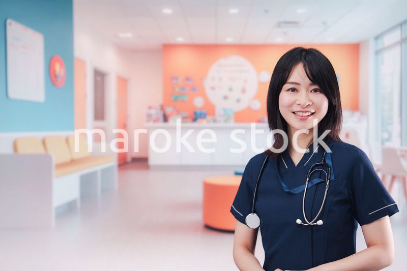 小児科のクリニックで働く若い女性